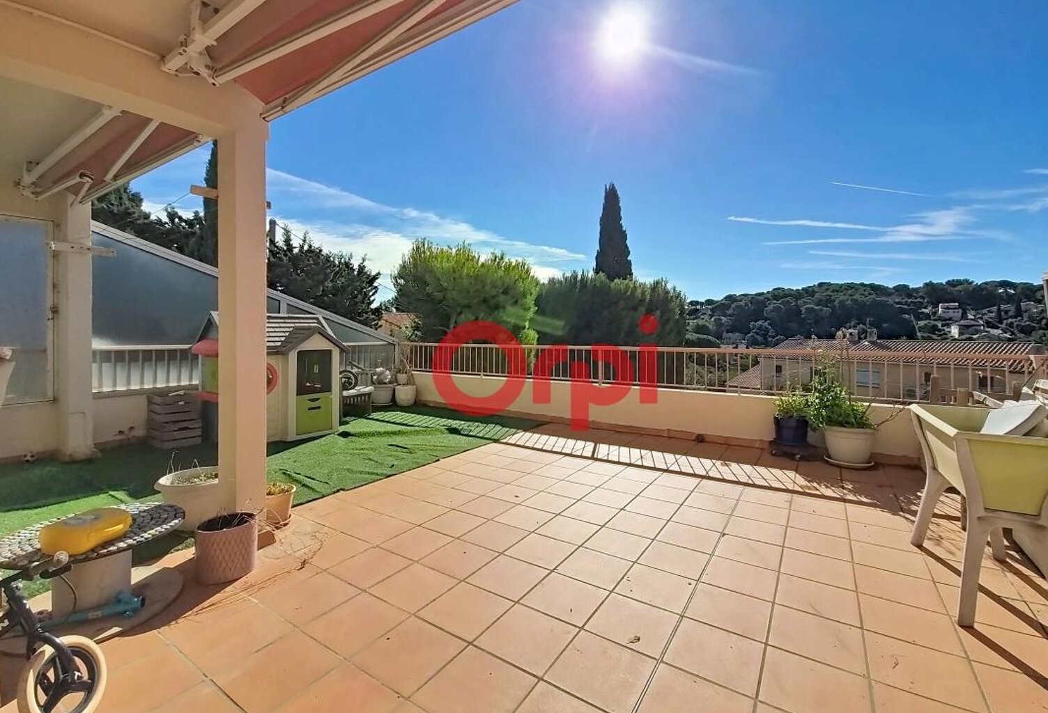 Appartement À Vendre t3 avec grande terrasse de 40m² et cave à la Seyne sur mer — photo 1