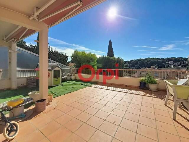 Appartement À Vendre t3 avec grande terrasse de 40m² et cave à la Seyne sur mer — photo du bien