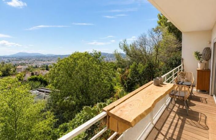 A VENDRE  TOULON 83100 BEL APPARTEMENT 3 PIECES RENOVE AVEC TERRASSE QUARTIER LE FARON — photo 4