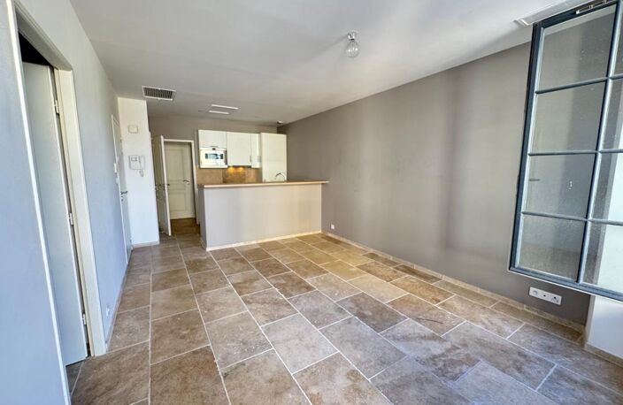 Hyères 83400 magnifique appartement t2 avec ascenseur au cœur du centre ville — photo 2