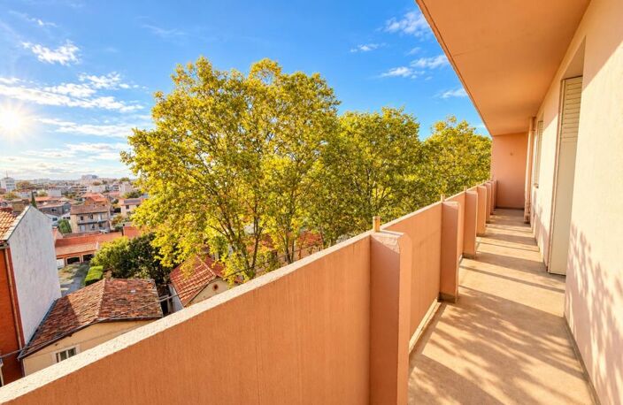 T3 entièrement rénové avec grand balcon – Quartier Sept Deniers, Toulouse — photo 4