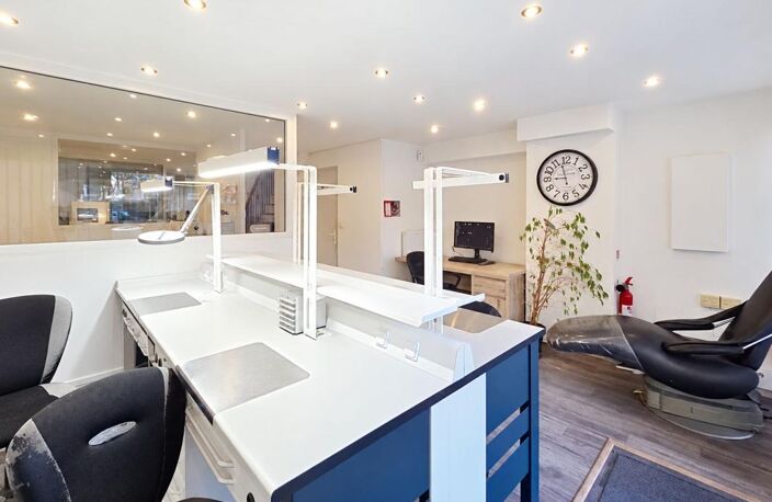 PORT-FRÉJUS – LOCAL COMMERCIAL DE 104,62 M² SUR DEUX NIVEAUX — photo 3