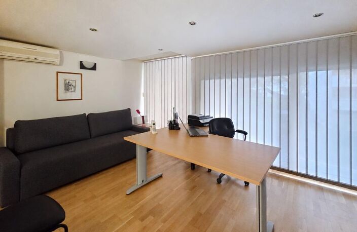 PORT-FRÉJUS – LOCAL COMMERCIAL DE 104,62 M² SUR DEUX NIVEAUX — photo 5