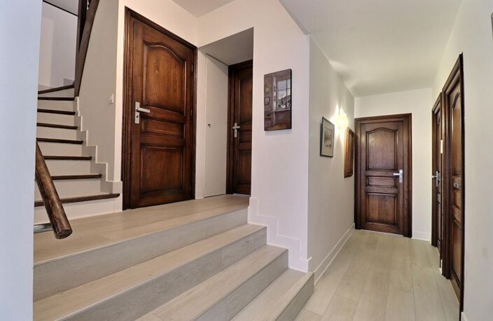 Maison d'architecte 8P 252 m² avec Sous-sol à VALGELON-LA ROCHETTE (73110) — photo 2