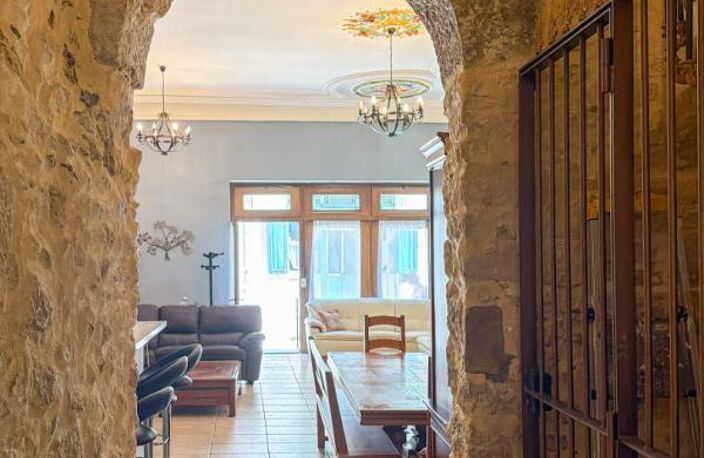 PEYRIAC DE MER - APPARTEMENT DE CARACTERE DE 109M2 - COUR EXTERIEURE — photo 2