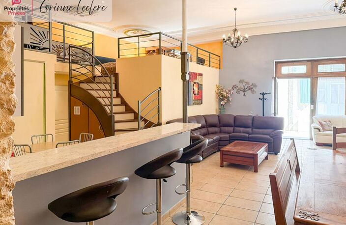 PEYRIAC DE MER - APPARTEMENT DE CARACTERE DE 109M2 - COUR EXTERIEURE — photo 3