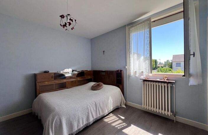 Maison avec jardin, garage et terrain constructible — photo 4
