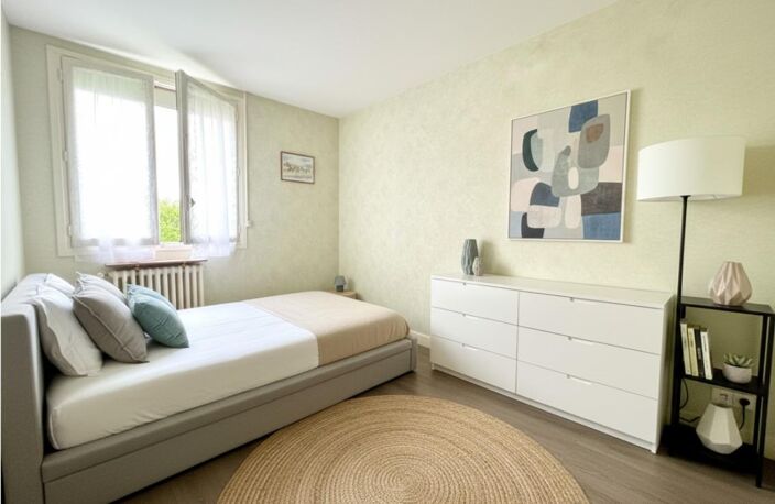 Maison avec jardin, garage et terrain constructible — photo 5