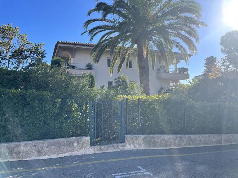 BOULOURIS ? APPARTEMENT T2 AVEC TERRASSE, BALCON ET BOX FERMÉ, À DEUX PAS DE LA MER — photo 1