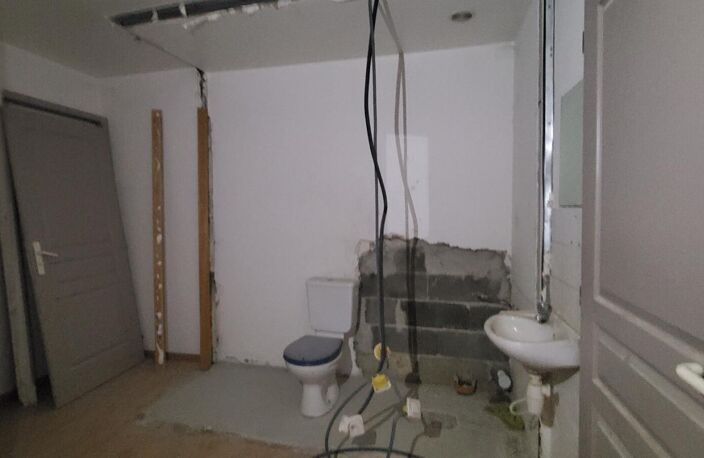 APPARTEMENT À RÉNOVER COEUR DE VILLAGE VIVANT ET TOURISTIQUE  SUD ARDÈCHE — photo 3