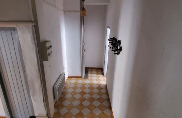 APPARTEMENT DE CARACTÈRE IMMEUBLE 1900 EN PLEIN COEUR DE VILLE — photo 3