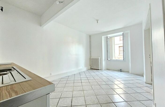 Appartement  2 pièces au centre ville d Epernon 38.85 m² — photo 2