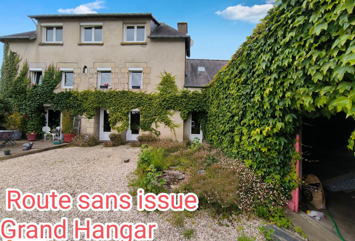 Maison spacieuse en pierre dans une rue en sans issue — photo 1