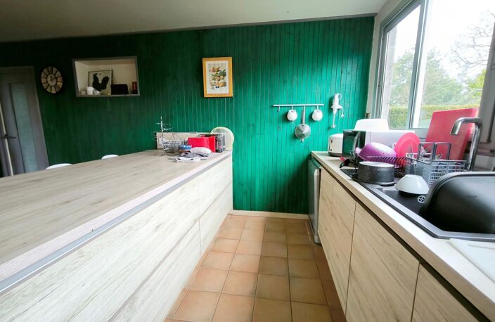 Maison spacieuse en pierre dans une rue en sans issue — photo 3