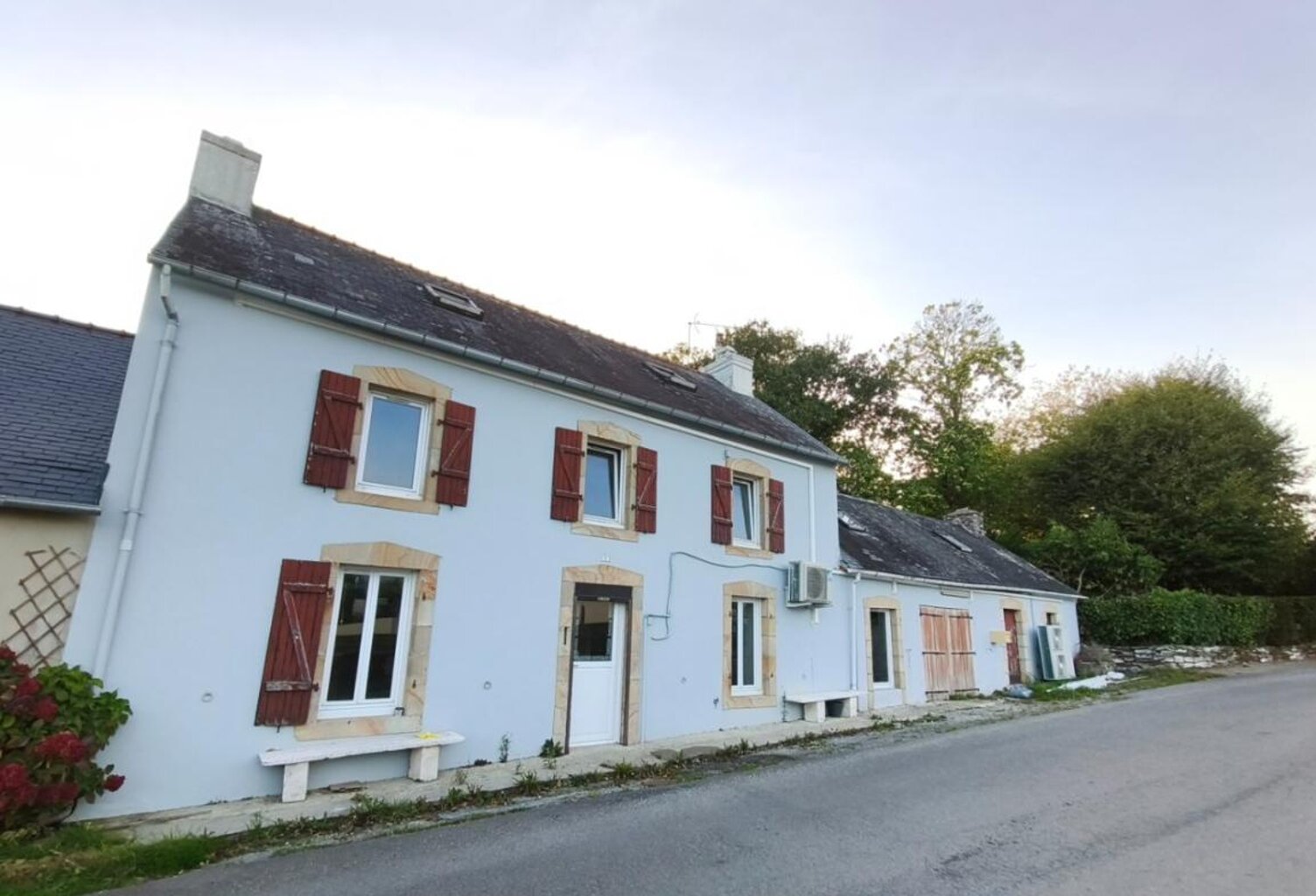 29520 Laz maison 6 chambres, beaux volumes sans jardin — photo 1