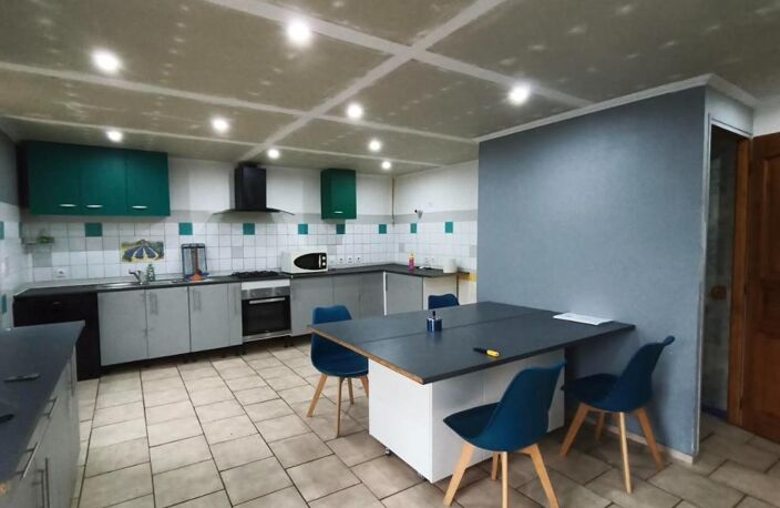 29520 Laz maison 6 chambres, beaux volumes sans jardin — photo 2