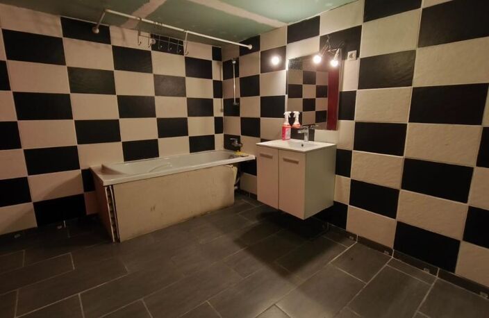 29520 Laz maison 6 chambres, beaux volumes sans jardin — photo 3