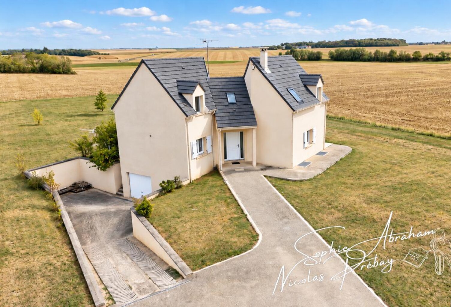 Une maison familiale aux beaux volumes, alliant confort, luminosité et prestations de qualité ! — photo 1