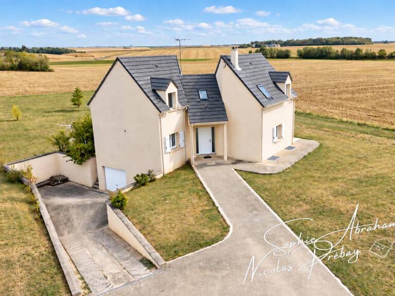 Une maison familiale aux beaux volumes, alliant confort, luminosité et prestations de qualité ! — photo 1