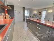 Une maison familiale aux beaux volumes, alliant confort, luminosité et prestations de qualité ! — photo 2