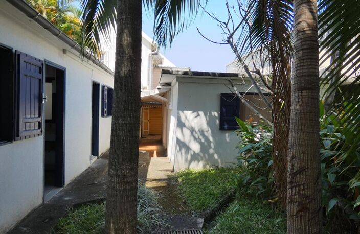 97480 Saint Joseph ensemble immobilier env 280m²  sur 610m² centre ville — photo 3