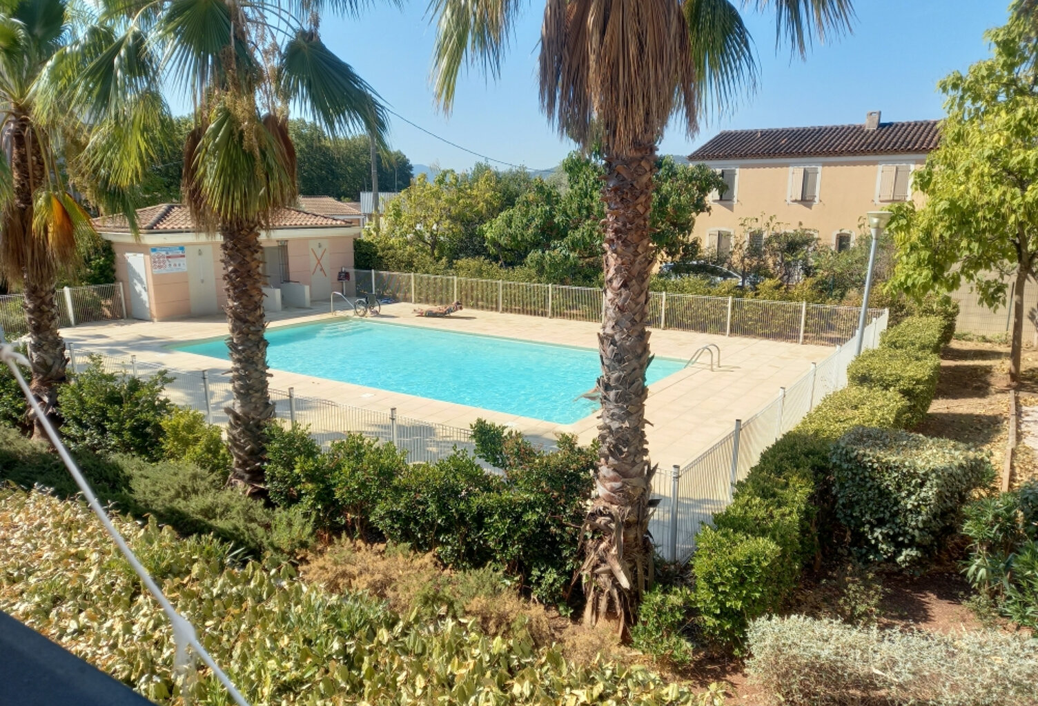 Le Luc en Provence (83), dans résidence sécurisée, appartement 2 pièces terrasse — photo 1