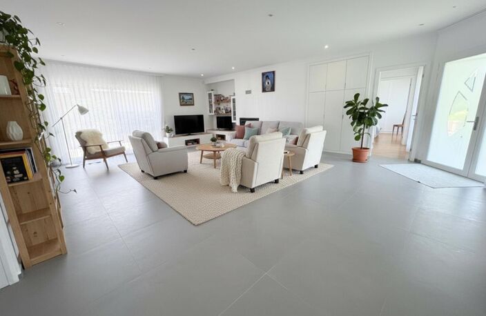Maison PLAIN PIED TOTAL Montreuil Juigne 5 pièce(s) 160 m2 — photo 3