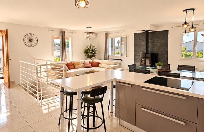 MAS-THIBERT  MAISON DE 158 M², 2 LOGEMENTS INDÉPENDANTS, PARCELLE DE 595 M² ET GARAGE DE 40 M² — photo 2