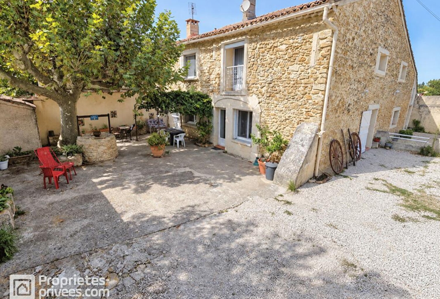 Mas en pierres de 216 m² avec 5 chambres - 3 dépendances aménagées - 1 grange de 106 m² - 1 atelier de 46 m² à ORANGE OUEST - 485 000 — photo 1