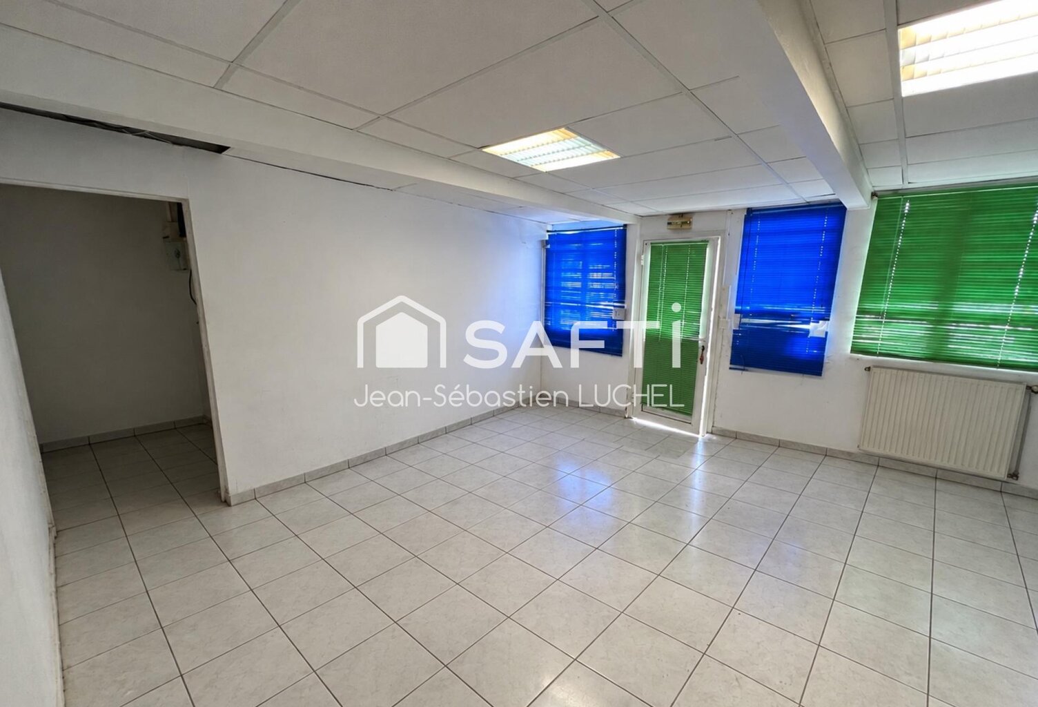 À VENDRE  LOCAL COMMERCIAL OU PROFESSIONNEL DE 103 m² À FORT-DE-FRANCE — photo 1