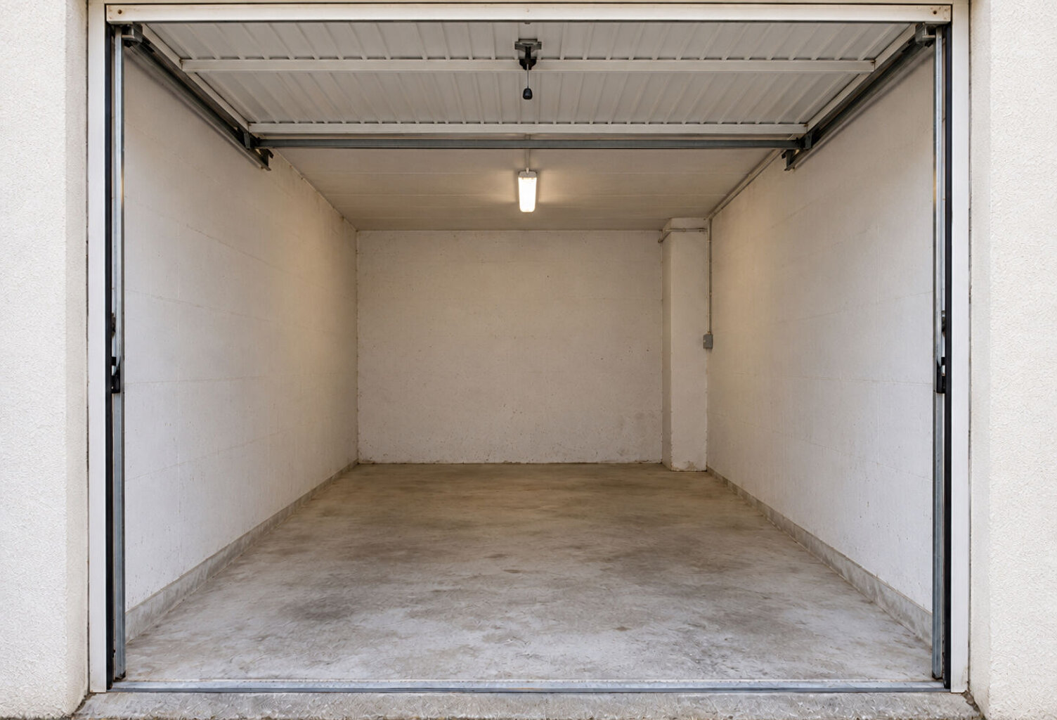Garage / Box à louer — photo 1