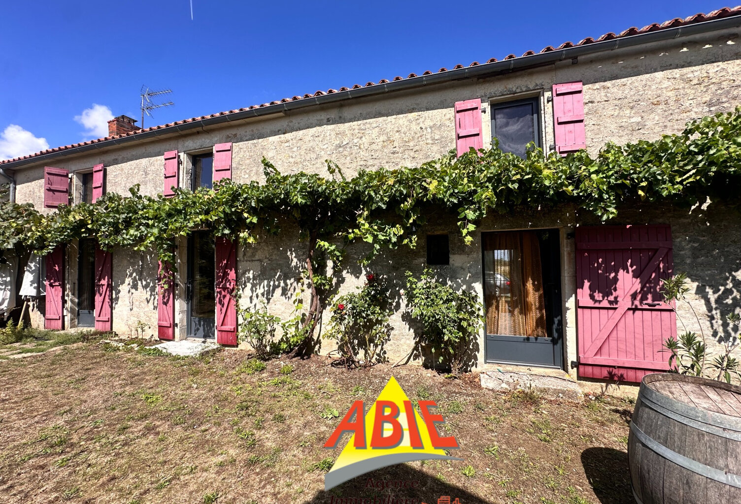 À vendre   Charmante maison en pierres à Maillezais — photo 1