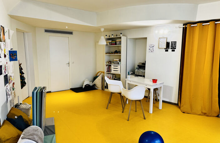 Local commercial / Bureau avec vitrine — photo 2