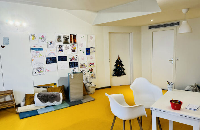 Local commercial / Bureau avec vitrine — photo 4