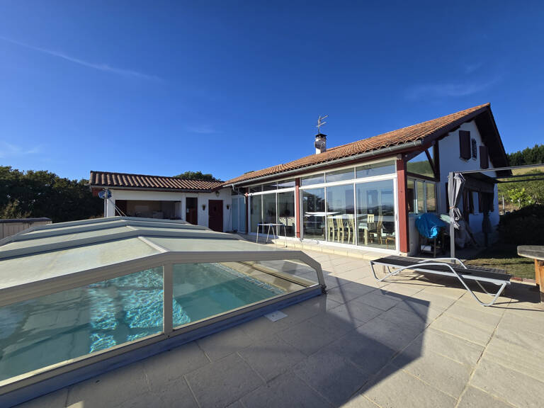 Maison 3 chambres, piscine, 3 864 m2 à Arraute-Charritte — photo 1