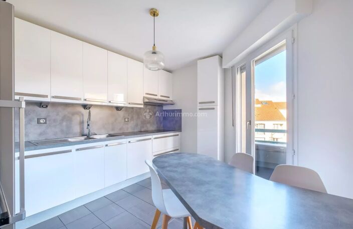 APPARTEMENT T5 / 100 m² VILLEURBANNE - GRATTE-CIEL — photo 4