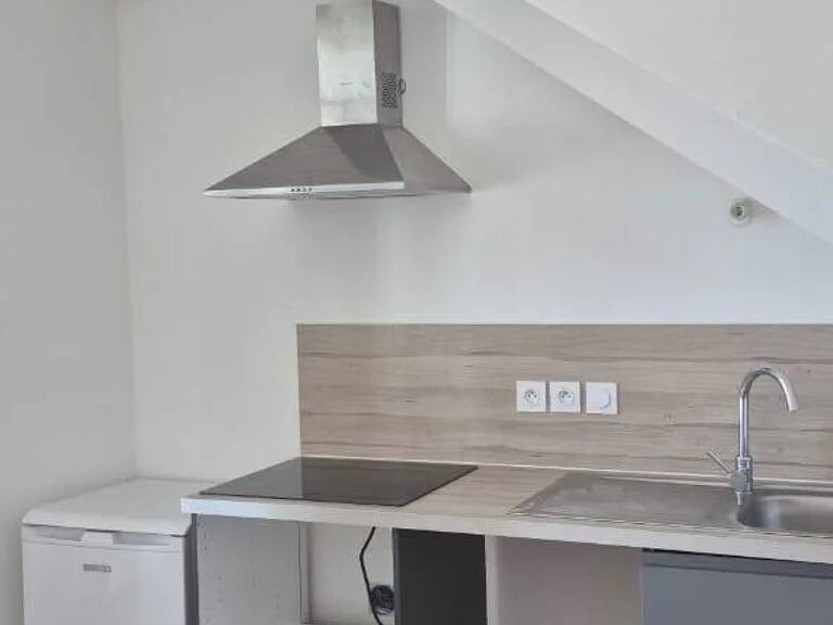 CLERMONT-FERRAND – SECTEUR HISTORIQUE – 2 PIÈCES – 1 CHAMBRE – 31 M² – CHARMANT APPARTEMENT AU 3ᵉ ÉTAGE AVEC VUE DÉGAGÉE — photo 1