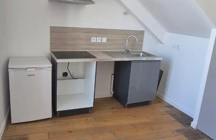 CLERMONT-FERRAND – SECTEUR HISTORIQUE – 2 PIÈCES – 1 CHAMBRE – 31 M² – CHARMANT APPARTEMENT AU 3ᵉ ÉTAGE AVEC VUE DÉGAGÉE — photo 4