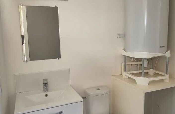 CLERMONT-FERRAND – SECTEUR HISTORIQUE – 2 PIÈCES – 1 CHAMBRE – 31 M² – CHARMANT APPARTEMENT AU 3ᵉ ÉTAGE AVEC VUE DÉGAGÉE — photo 5