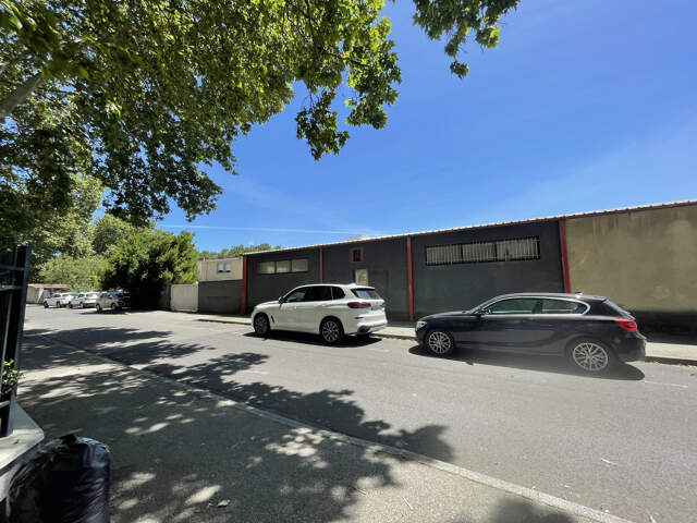 Local sur parcelle constructible — photo du bien