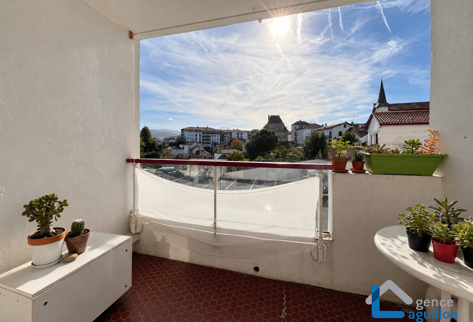HENDAYE CENTRE - APPARTEMENT T3 AVEC PARKING ET CAVE — photo 1