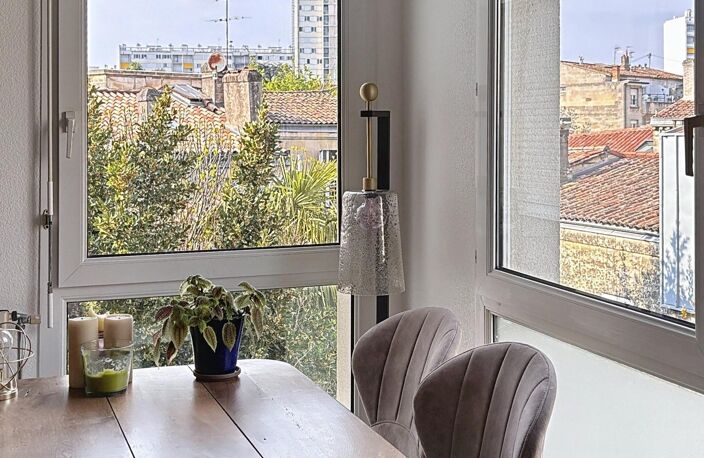 Opportunité T3 de 65m2 aux Chartrons — photo 2
