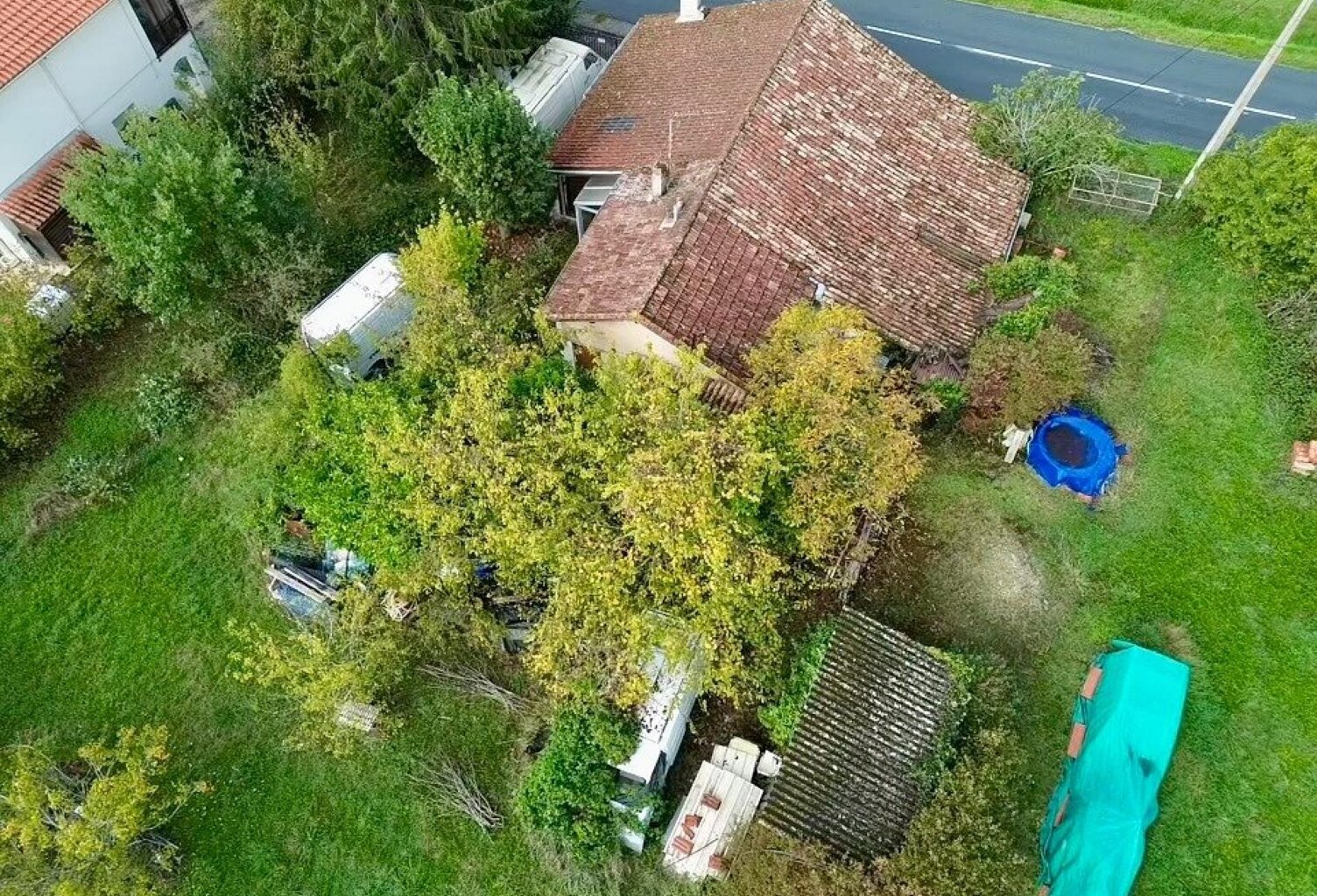 Maison en pierre de 70 m² à rénover — photo 1