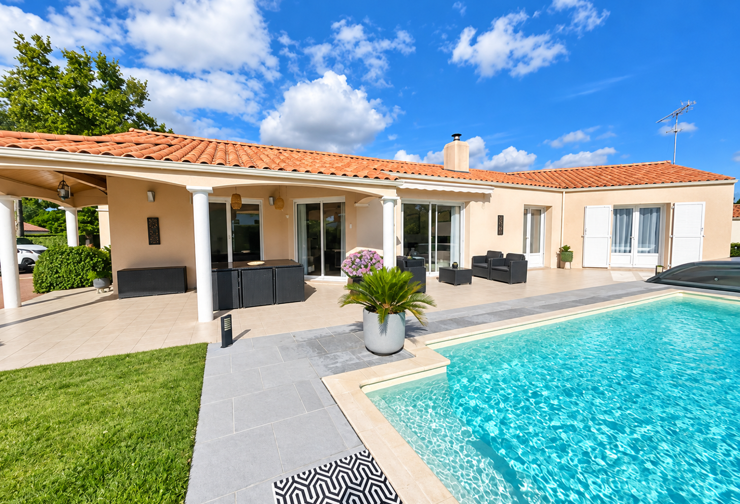 COUP DE COEUR   SUPERBE MAISON 138m2 AVEC PISCINE, DÉPENDANCE — photo 1