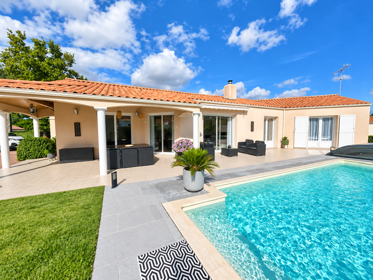 COUP DE COEUR   SUPERBE MAISON 138m2 AVEC PISCINE, DÉPENDANCE — photo 1