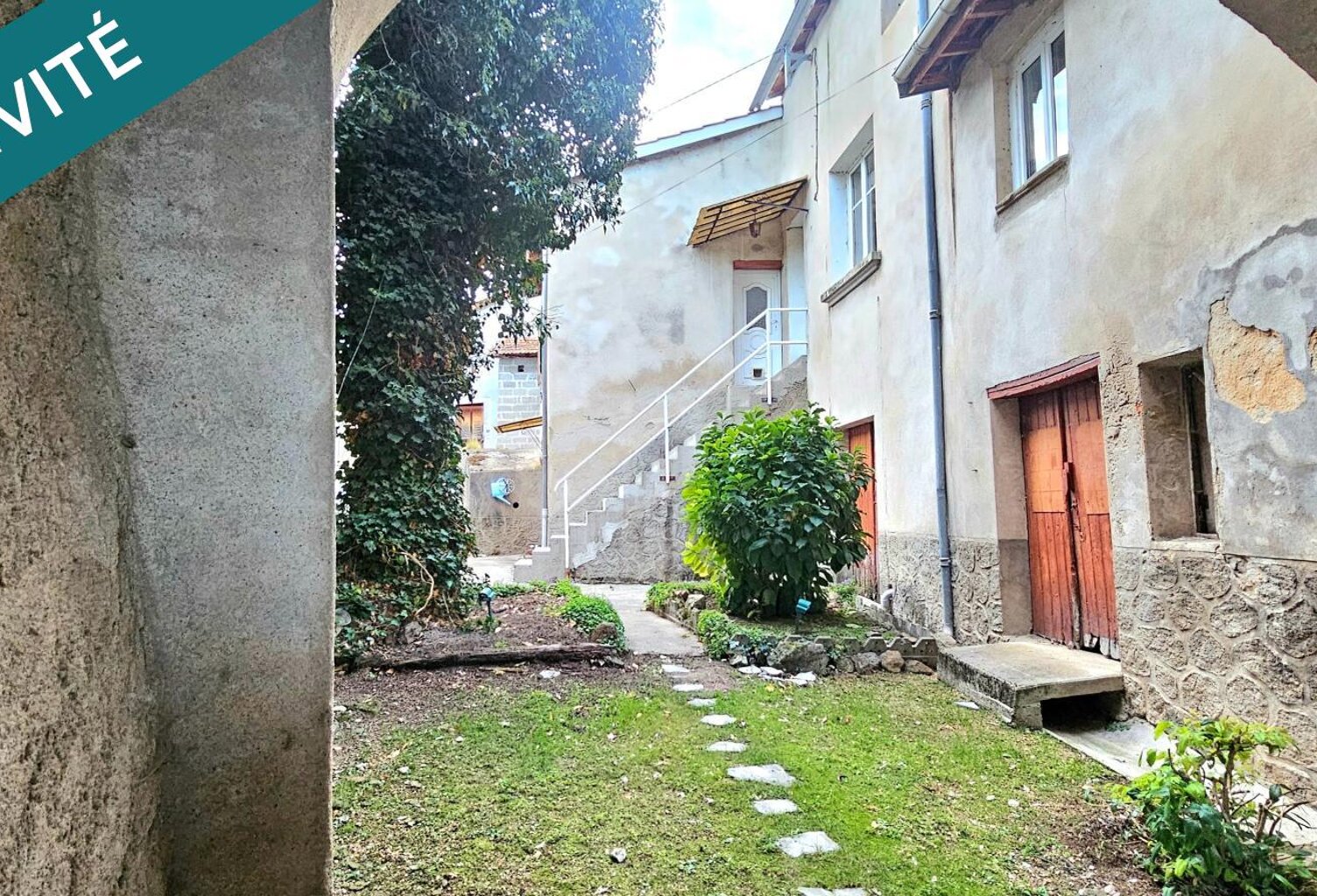 Maison - cour/jardin - dépendance — photo 1