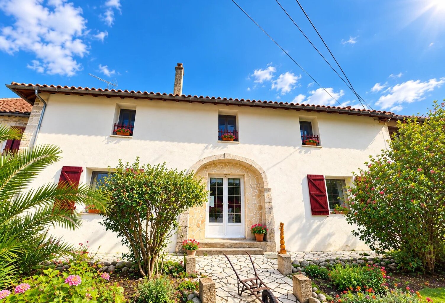 Maison rénovée avec dépendances et fort potentiel — photo 1