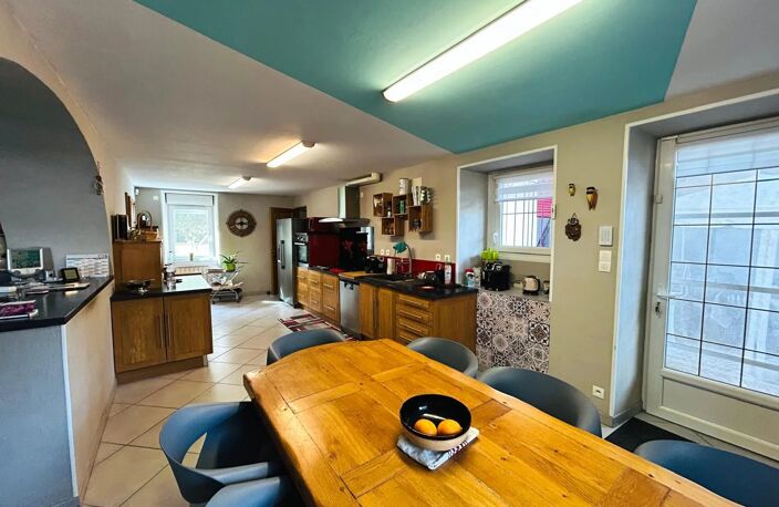Maison rénovée avec dépendances et fort potentiel — photo 3
