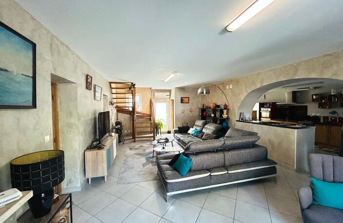 Maison rénovée avec dépendances et fort potentiel — photo 4