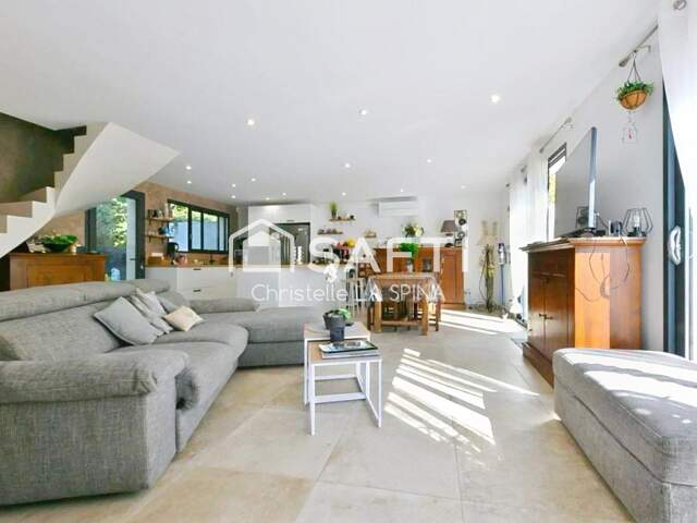 Maison contemporaine avec piscine  4 chambres — photo du bien